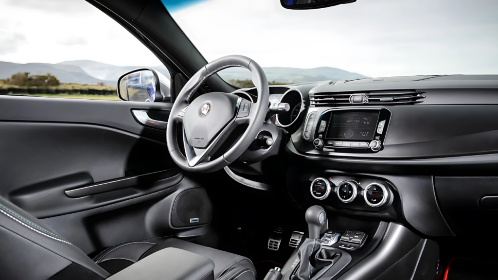 alfa-romeo-giulietta-interno Interno Alfa Romeo Giulietta 2025, design raffinato e tecnologico
