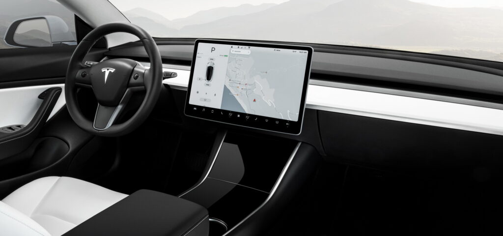 tesla-model-y-interior Nuova Tesla Model Y a passo lungo con tre file di sedili, destinata al mercato cinese