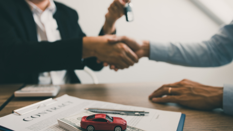 Guida completa all'assicurazione auto a rate con pagamento mensile.